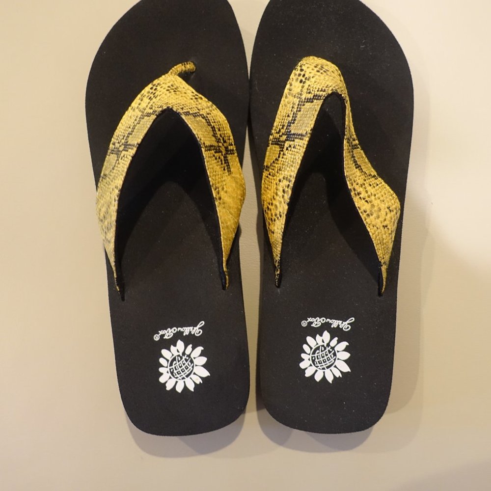 YELLOW BOX FLIP FLOPS SIZE 10